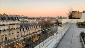 Costière sur mesure, en métal thermolaqué (50 Avenue Montaigne)