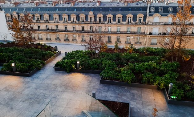 Costière sur mesure, en métal thermolaqué (50 Avenue Montaigne)