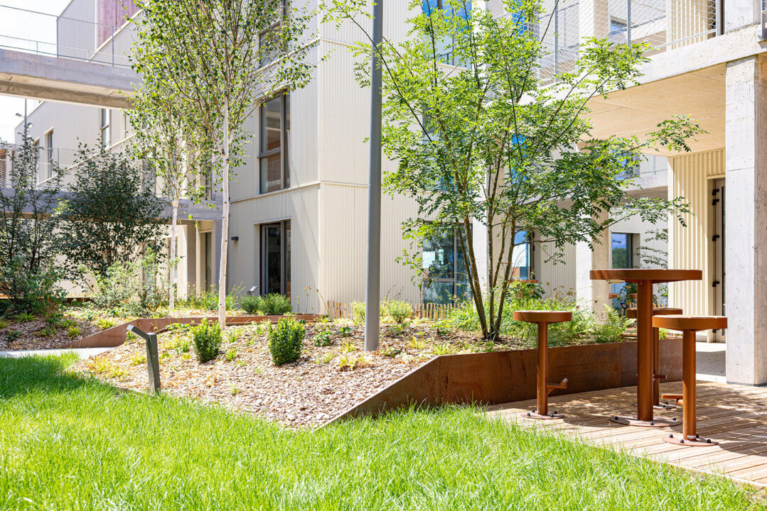 urbencea-les-jardins-de-gaia-eco-quartier-flaubert-rouen-amenagement-urbain-costiere-jardiniere-bordure