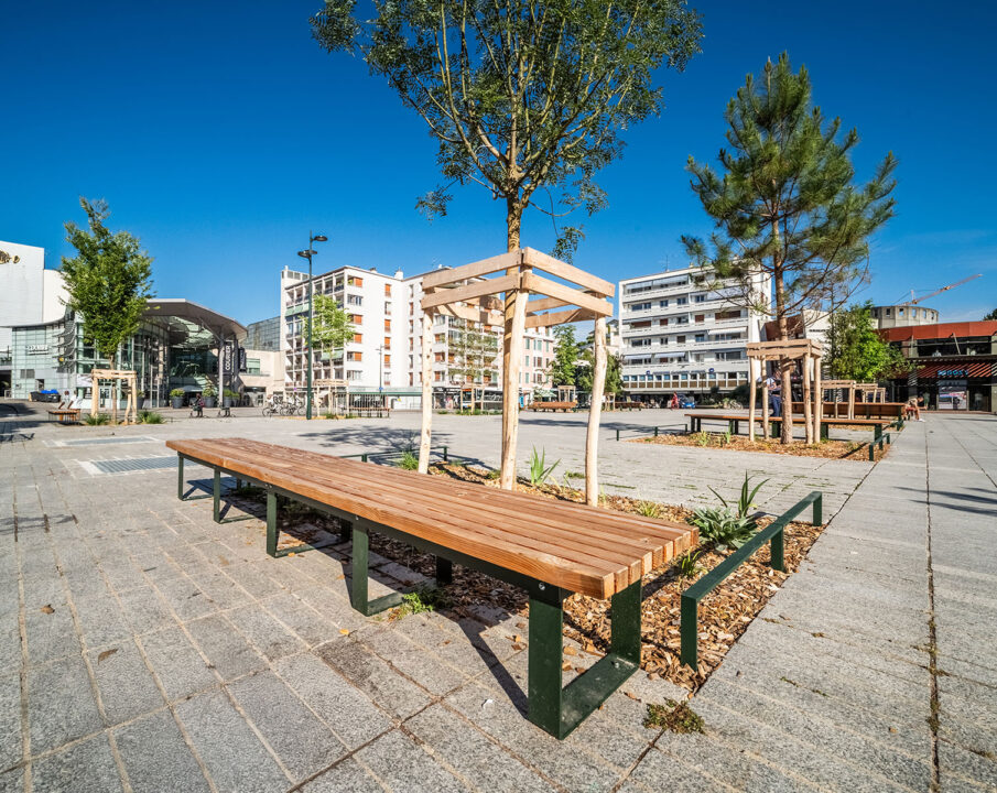 Annecy-place-françois-menthon-amenagement-urbain-mobilier-urbain-assise-banc-lisse-basse-urbencea