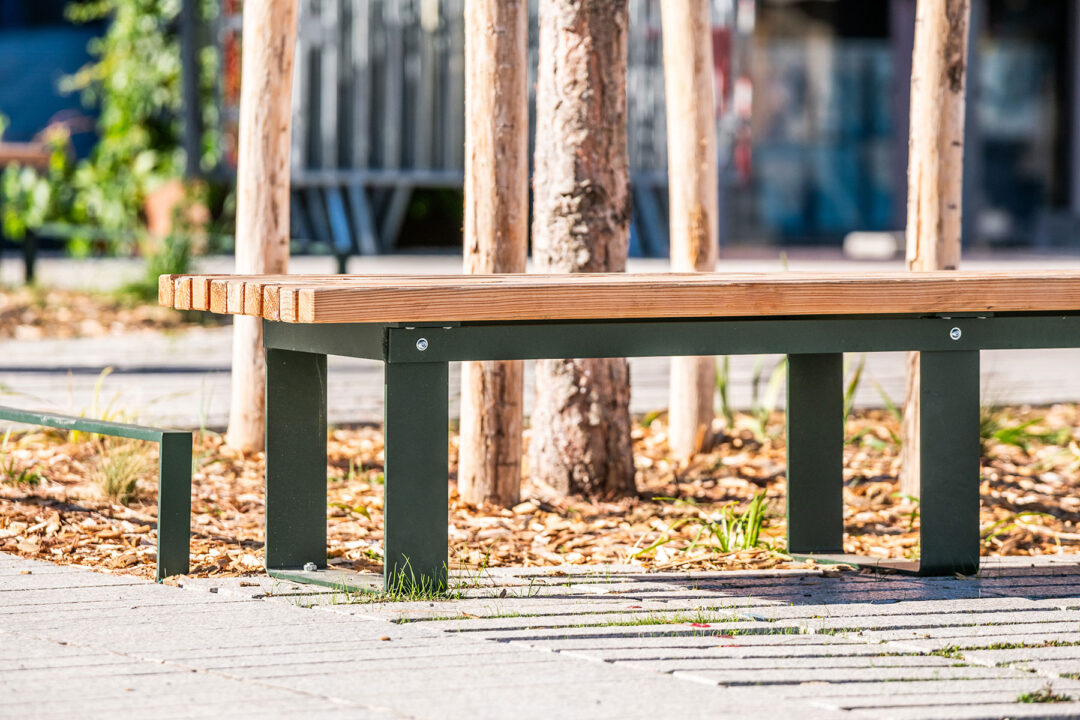Annecy-place-françois-menthon-amenagement-urbain-mobilier-urbain-banc-lisse-basse-urbencea
