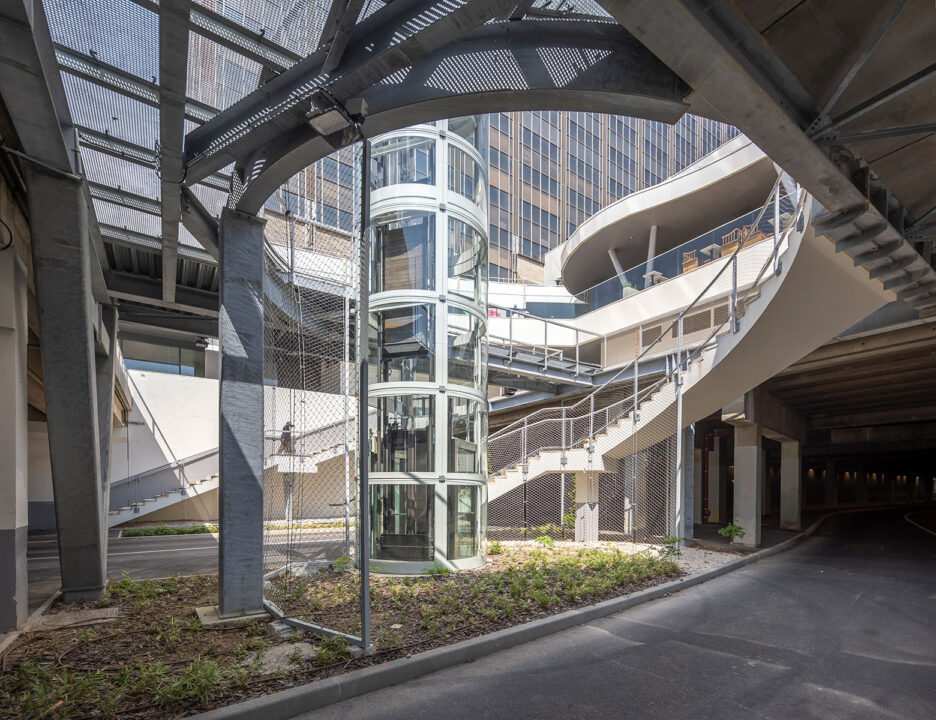 urbencea-amenagement-urbain-place-agora-evry-courcouronnes-vue-ensemble-ascenseur-mobilite-acces-pmr