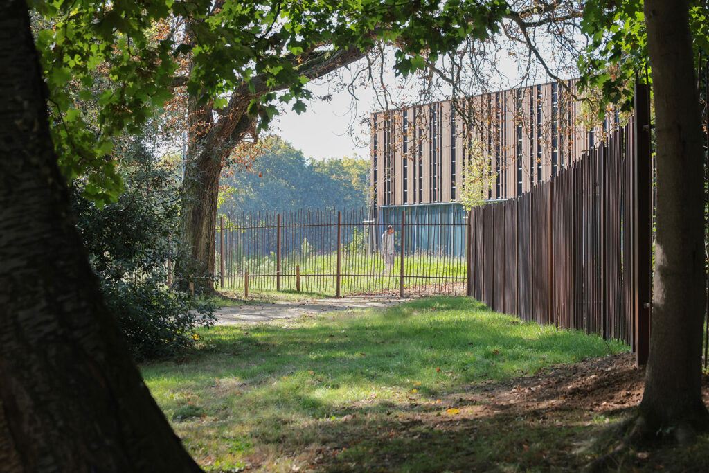 Urbencea-Réinventons-nos-espaces-de-vie-parc-de-la-roseraie-chatenay-malabry-cloture-promenade-automnale
