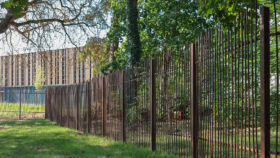 Urbencea-Réinventons-nos-espaces-de-vie-parc-de-la-roseraie-chatenay-malabry-immeuble--cloture