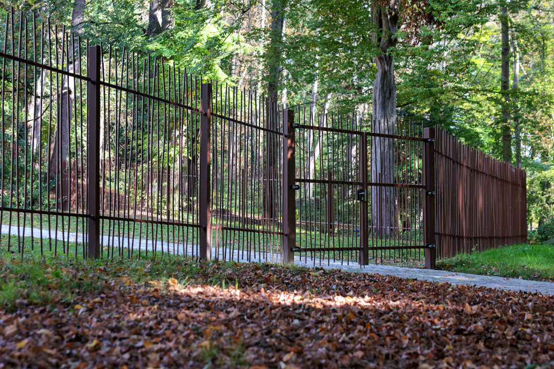 Urbencea-Réinventons-nos-espaces-de-vie-parc-de-la-roseraie-chatenay-malabry-portail--cloture-acier-