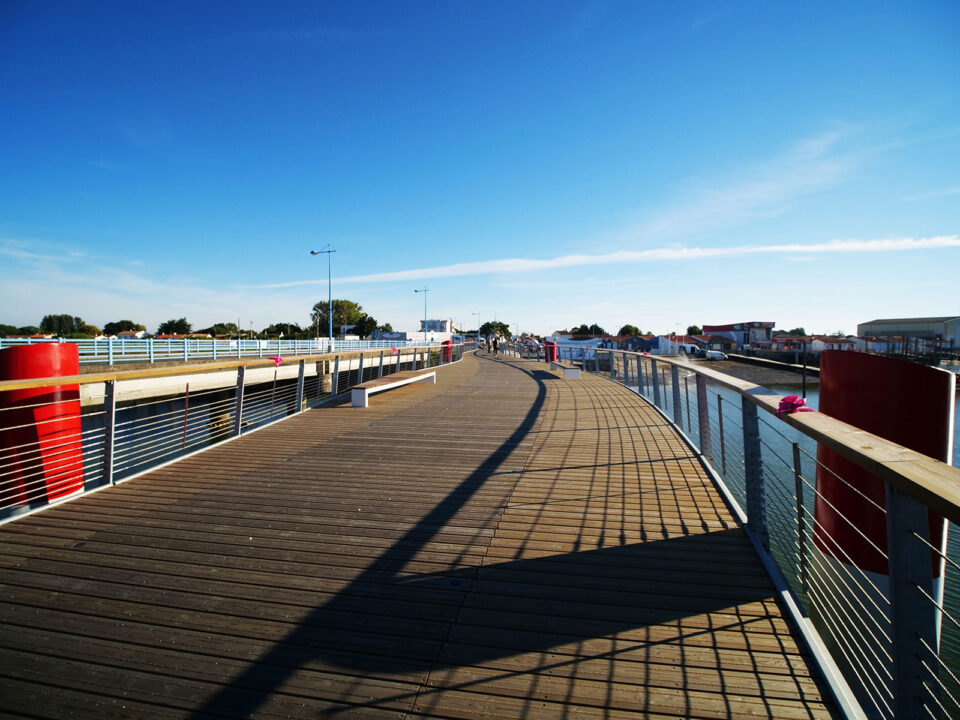 Urbencea-Réinventons-nos-espaces-de-vie-passerelle-faute-sur-mer-garde-corps-main-courante