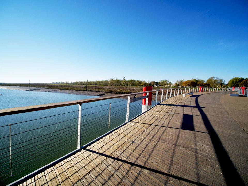 Urbencea-Réinventons-nos-espaces-de-vie-passerelle-faute-sur-mer-zoom-garde-corp