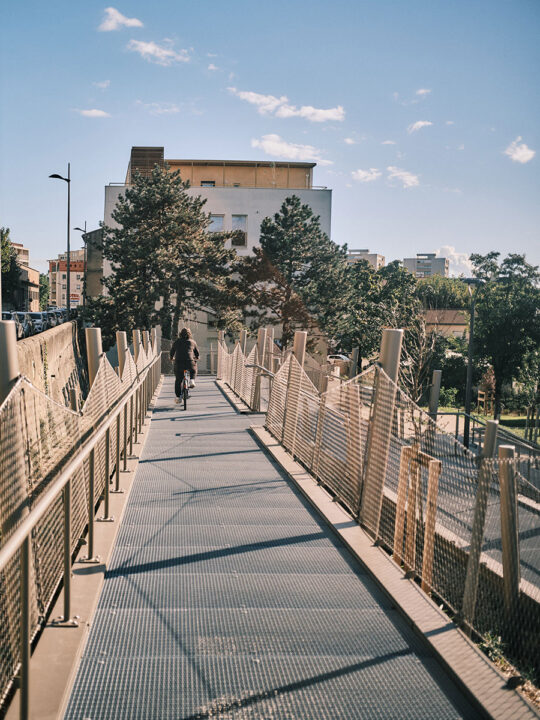 Urbencea-Réinventons-nos-espaces-de-vie-passerelle-valence-ilot-ferry-mobilite-douce
