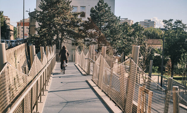 Urbencea-Réinventons-nos-espaces-de-vie-passerelle-valence-ilot-ferry-mobilite-douce