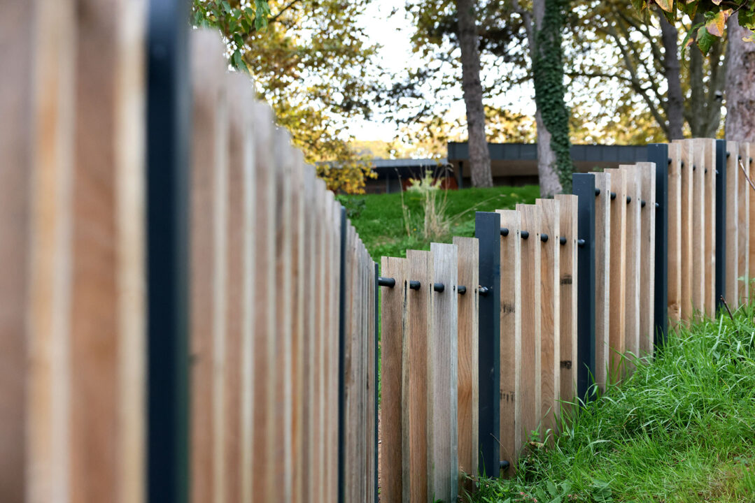 Urbencea_réinventons-nos-espaces-de-vie-lyon-la-sauvegarde-jardins-partages-cloture-acier-bois