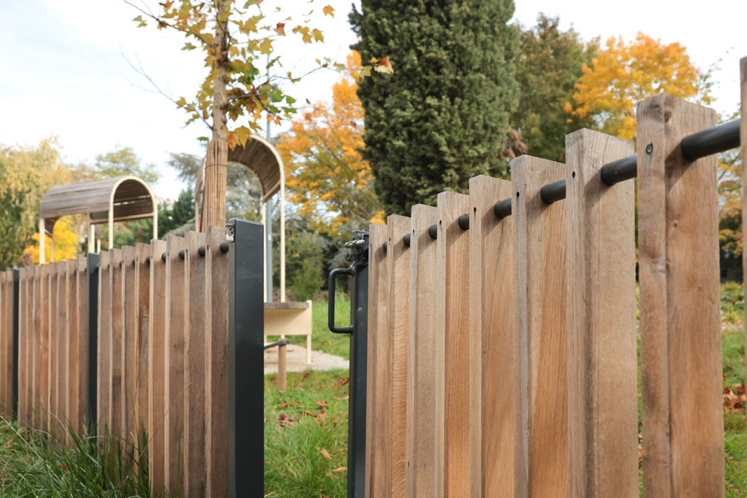 Urbencea_réinventons-nos-espaces-de-vie-lyon-la-sauvegarde-jardins-partages-portillons-bois-acier