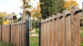 Urbencea_réinventons-nos-espaces-de-vie-lyon-la-sauvegarde-jardins-partages-portillons-bois-acier