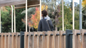 Urbencea_réinventons-nos-espaces-de-vie-lyon-la-sauvegarde-jardins-partages-promoenade-automne-cloture