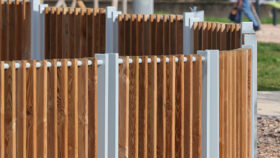 Urbencea_réinventons-vos-espaces-de-vie-Charnay-les-Macon-ilot-fraicheur-cloture-bois-acier-arrondi