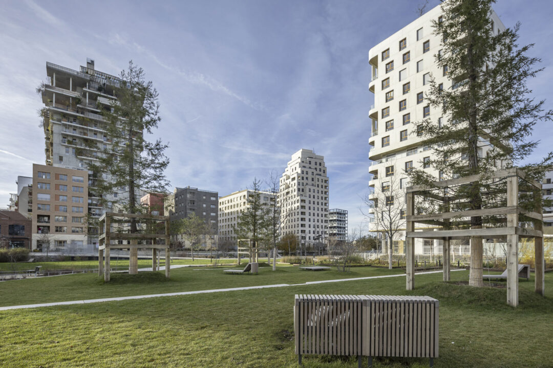 Urbencea-Reinventons-nos-espaces-de-vie-parc-affaires-asnieres-sur-seine-jardin-assises-lisses-basses