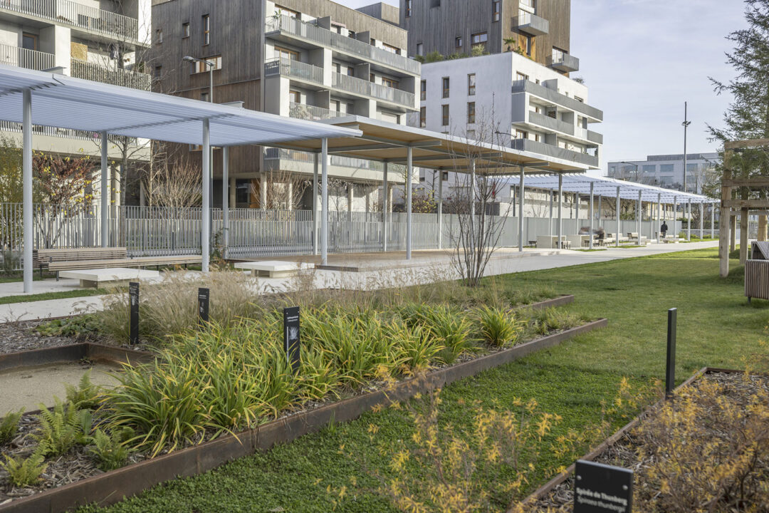 Urbencea-Reinventons-nos-espaces-de-vie-parc-affaires-asnieres-sur-seine-pergolas