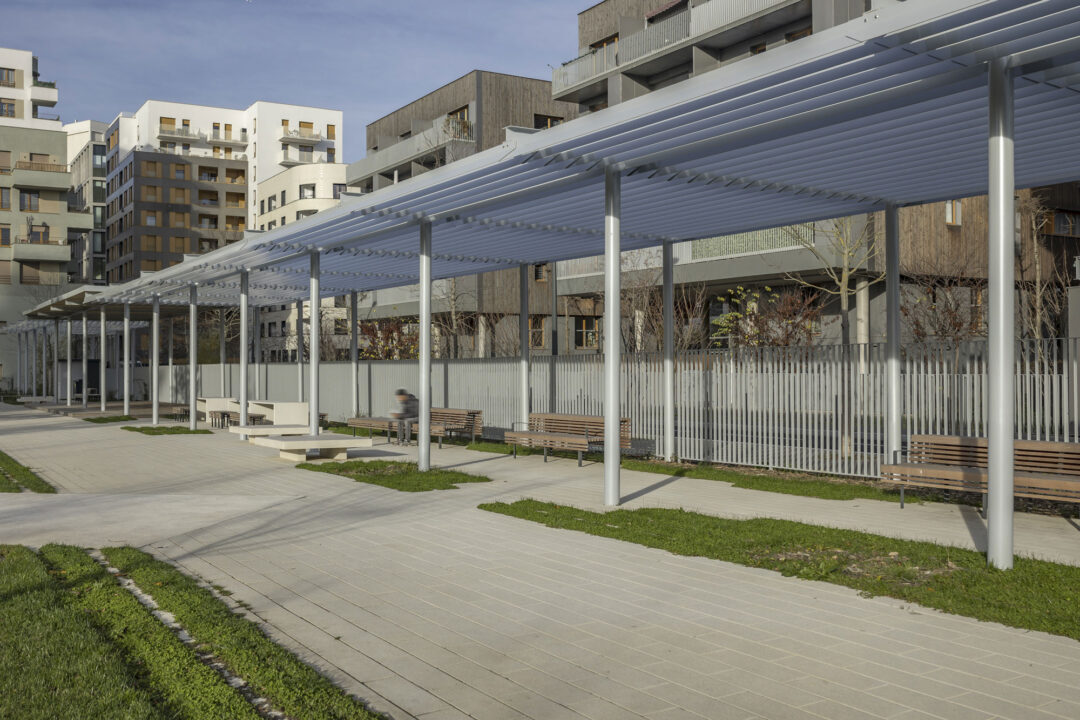 Urbencea-Reinventons-nos-espaces-de-vie-parc-affaires-asnieres-sur-seine-pergolas-assises