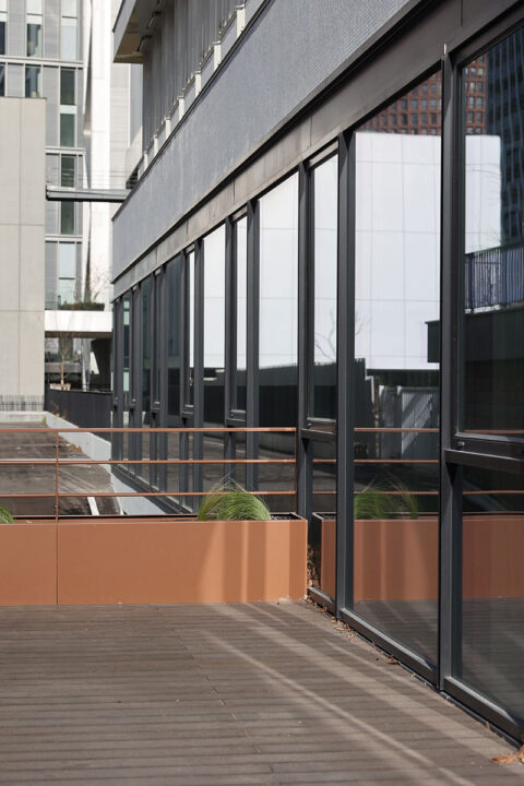 Urbencea-Réinventons-nos-espaces-de-vie-Lyon-vertuo-quartier-la-part-dieu-lyon-végétalisation-costieres-espaces-vie-relaxation-immeube