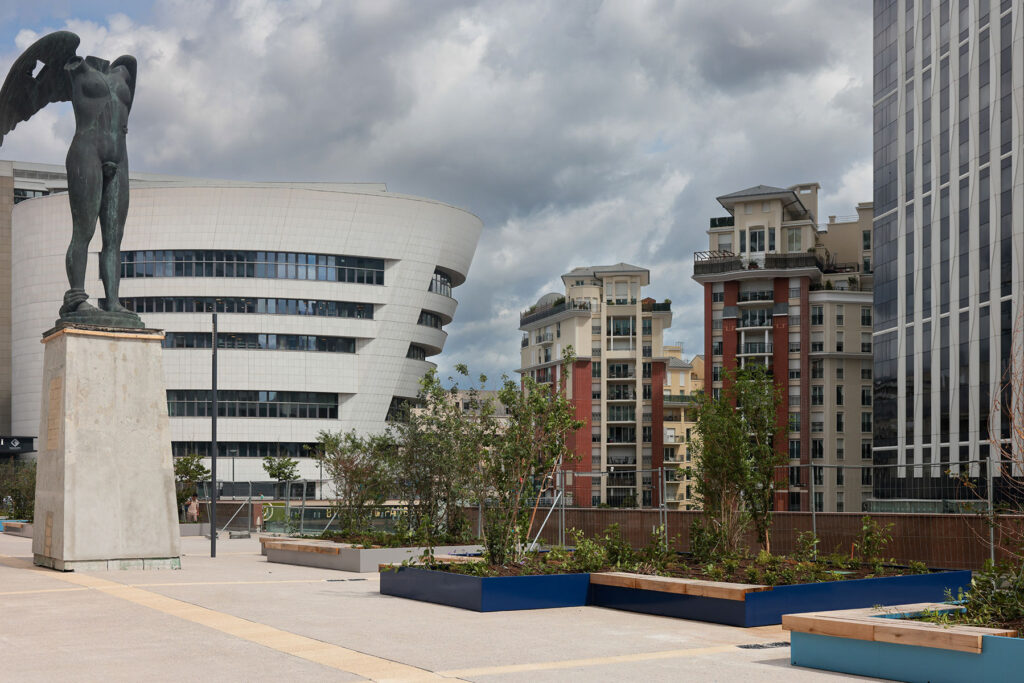 Urbencea-Réinventons-nos-espaces-de-vie-parvis-la-defense-hopen-Paris-costieres-ilot-fraicheur