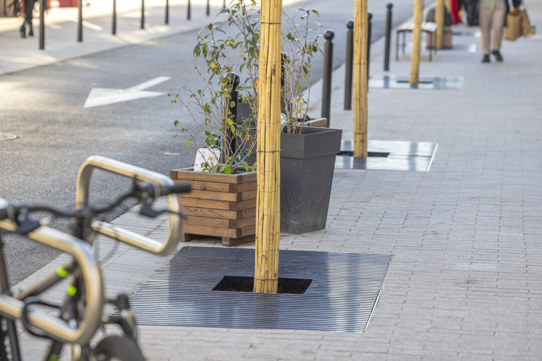 Urbencea-Réinventons-nos-espaces-de-vie-saint-maur-des-fosses-rue-baratte-cholet-amenagement-urbain-grilles-arbres-ouvrage-metallique-espace-vert