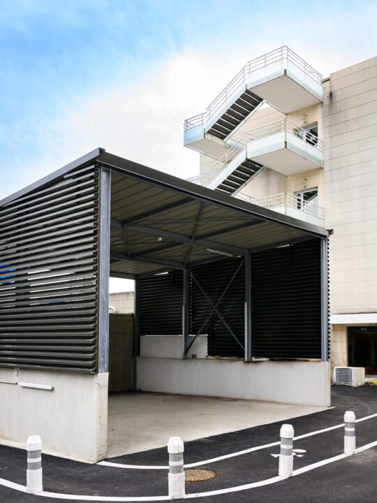 Urbencea-Réinventons-nos-espaces-de-vie-polyclinique st george - nice -abris OM ordure ménagère structure métallique