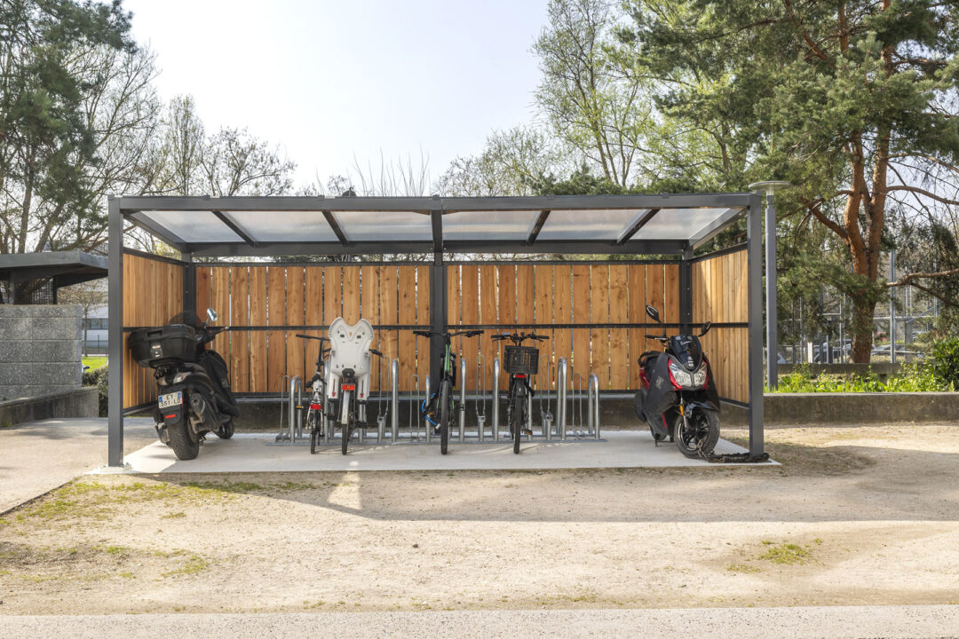 Urbencea-Réinventons-nos-espaces-de-vie-SITE-LA-CARAELLE-VILLENEUVE-LA-GARENNE-ABRI-VELOS--STATIONNEMENT-ARCEAU-VELO-SECURITE