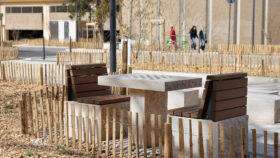 Urbencea-Réinventons-nos-espaces-de-vie-amenagement-place-boulevard-bourgoin-jallieu-assise-bois-acier-pergola-table-jeu-échecs