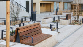 Urbencea-Réinventons-nos-espaces-de-vie-bourgoin-jallieu-assise-bois-acier-pergola-lisse-basse