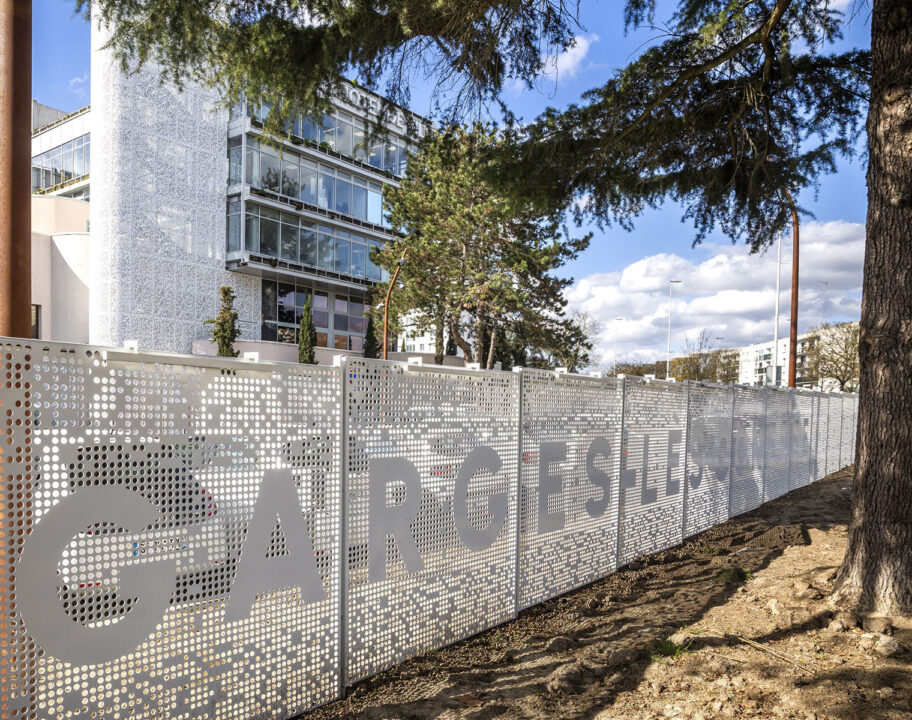 Urbencea-Réinventons-nos-espaces-de-vie-garge-les-gonesses-hotel-de-ville-design--identite-urbaine-cloture