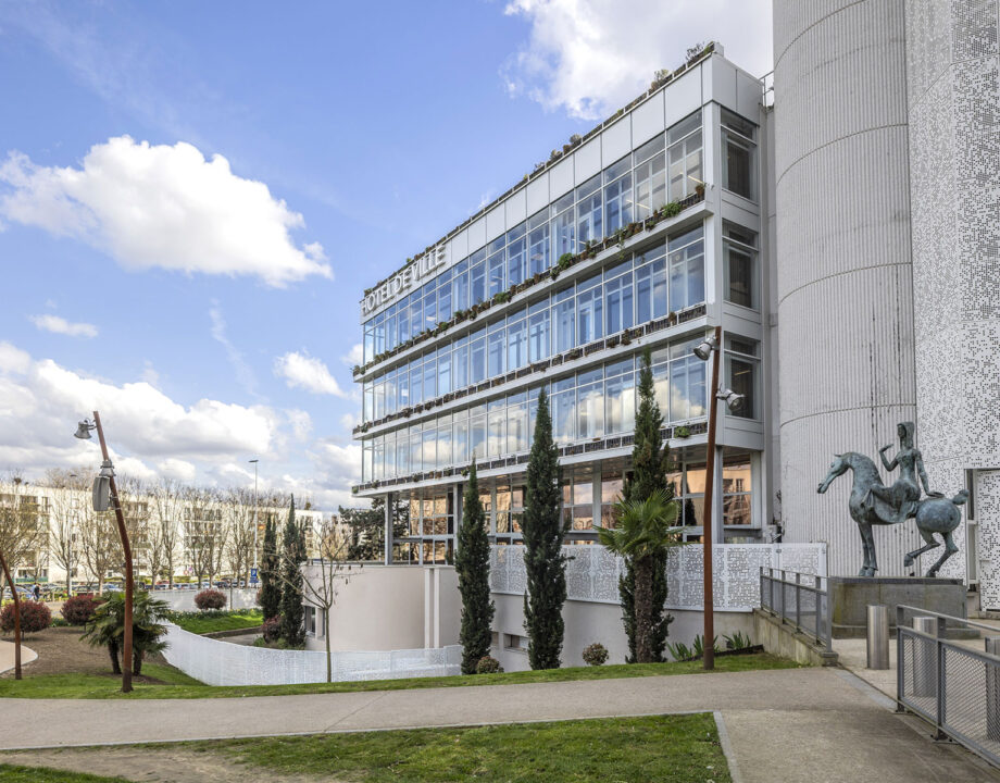 Urbencea-Réinventons-nos-espaces-de-vie-garge-les-gonesses-hotel-de-ville-design--identite-urbaine-cloture-mairie