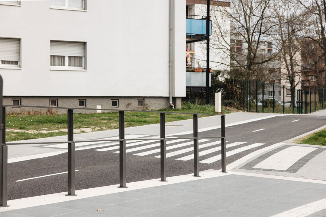 Urbencea-Réinventons-nos-espaces-de-vie-amenagement-station-tramway-strasbourg-gardes-corps-sécurité-usagers