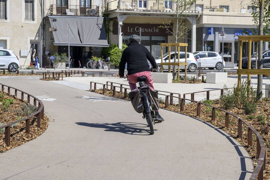 Urbencea-Réinventons-nos-espaces-de-vie-carpentras-avenue-ventoux-lisse-basse-acier-corten-végétalisation-protection-délimitation-mobilité