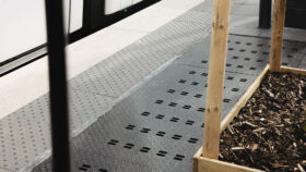 Urbencea-Réinventons-nos-espaces-de-vie-station-extension-tramway-strasbourg-amenagement-urbain-gardes-corp-grilles-arbres-ouvrage-metallique