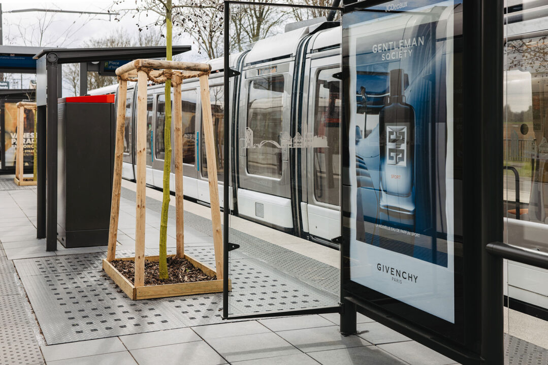 Urbencea-Réinventons-nos-espaces-de-vie-station-extension-tramway-strasbourg-amenagement-urbain-gardes-corps-grilles-arbres-ouvrage-metallique