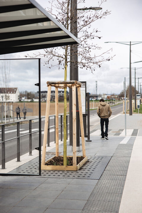 Urbencea-Réinventons-nos-espaces-de-vie-station-extension-tramway-strasbourg-amenagement-urbain-gardes-corps-grilles-arbres-ouvrage-metallique-usager-durabilte-securite