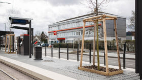 Urbencea-Réinventons-nos-espaces-de-vie-station-tramway-strasbourt-amenagement-urbain-gardes-corps-grilles-arbres-ouvrage-metallique-espace-vert