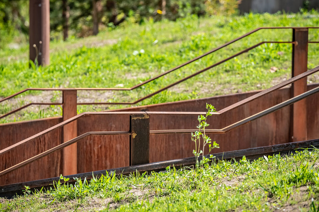 Urbencea-reinventons-nos-espaces-de-vie-Ville-Gaillard-Parc-Kamouraska-acier-corten-escalier-main-courante