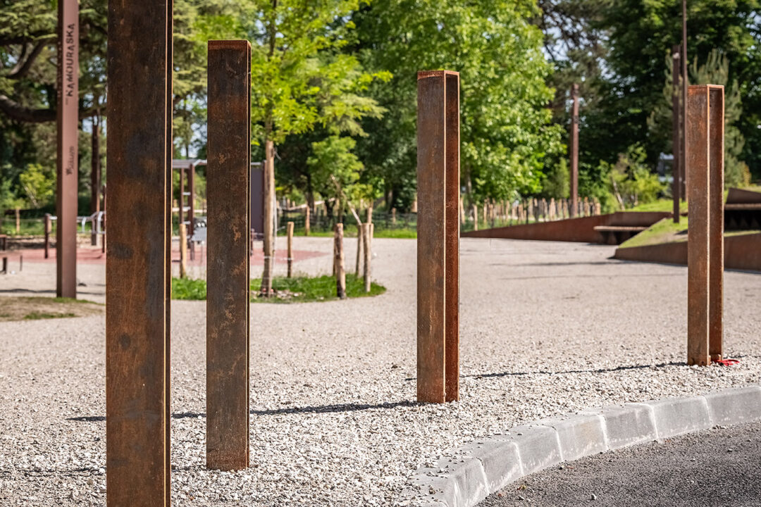 Urbencea-reinventons-nos-espaces-de-vie-Ville-Gaillard-Parc-Kamouraska-acier-corten-potelet-amovible