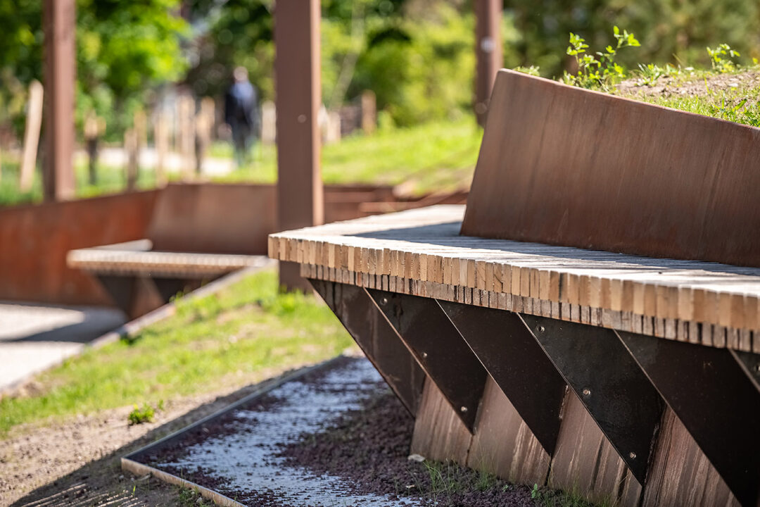Urbencea-reinventons-nos-espaces-de-vie-Ville-Gaillard-Parc-Kamouraska-banc-acier-corten-bois