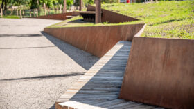 Urbencea-reinventons-nos-espaces-de-vie-Ville-Gaillard-Parc-Kamouraska-banc-assise-bois-acier-corten.