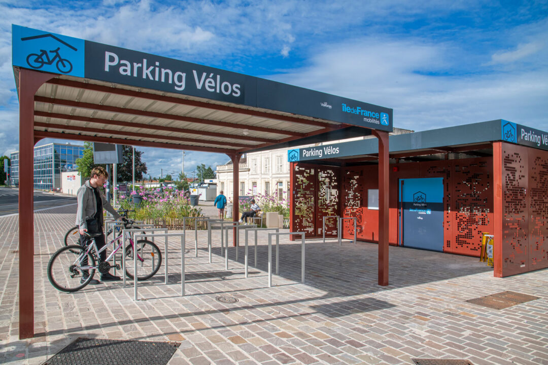 Urbencea-reinventons-nos-espaces-de-vie-mobilite-abris-velos-gare-de-sannois