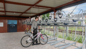 Urbencea-reinventons-nos-espaces-de-vie-mobilite-abris-velos-gare-de-sannois-arceau-velos-rack-velos-stationnement-abri-couvert