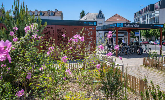 Urbencea-reinventons-nos-espaces-de-vie-mobilite-abris-velos-gare-de-sannois-espace-paysager