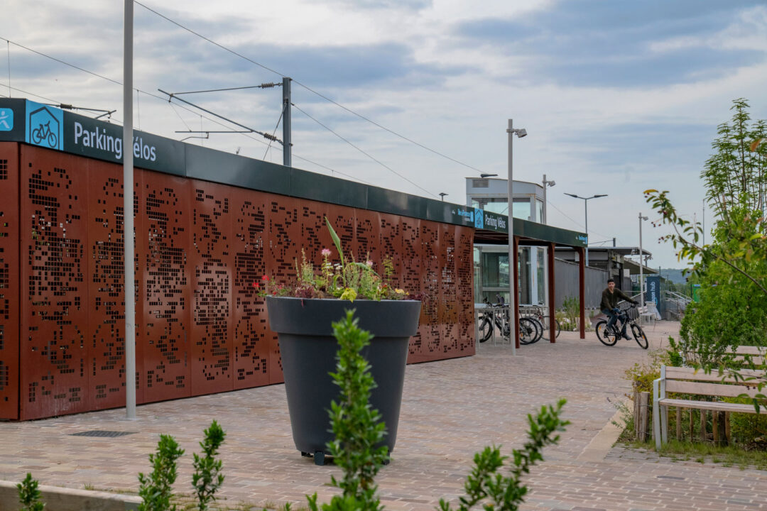 Urbencea-reinventons-nos-espaces-de-vie-mobilite-abris-velos-gare-de-sannois-ile-de-france