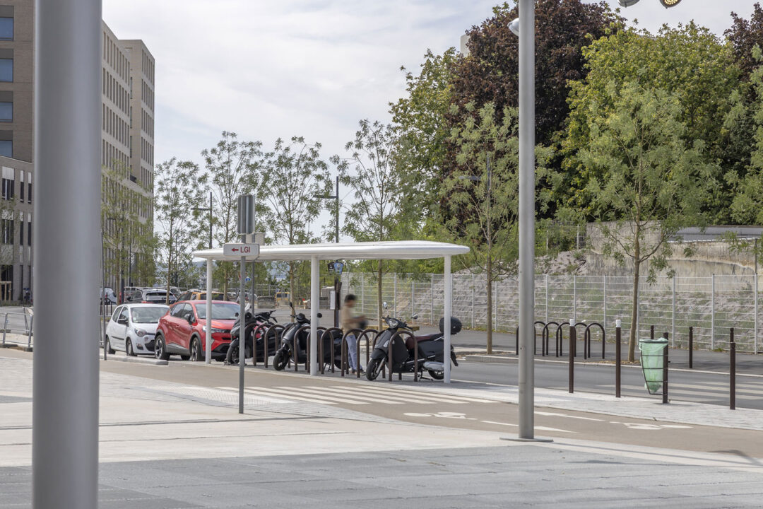 urbencea-reinventons-noes-espaces-de-vie-villejuif-ZAC-CAMPUS-GRAND-PARC-1-CHEMIN-MILITAIRE-abri-velos-arceaux-stationnement-ombre