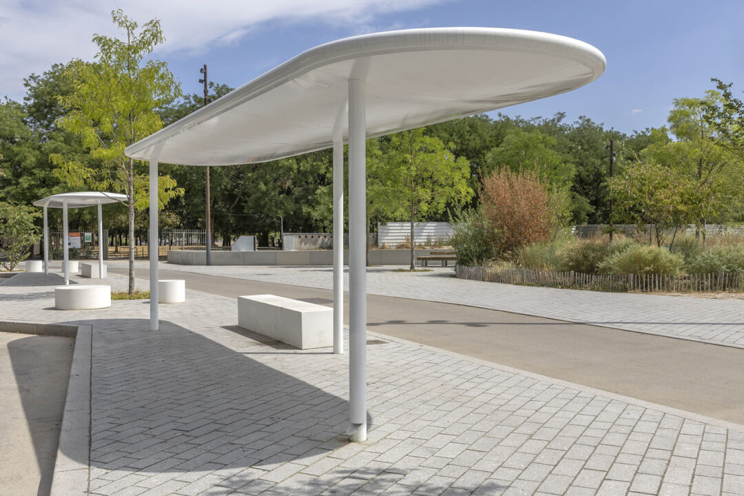 urbencea-reinventons-noes-espaces-de-vie-villejuif-ZAC-CAMPUS-GRAND-PARC-1-CHEMIN-MILITAIRE-abri-voyageurs