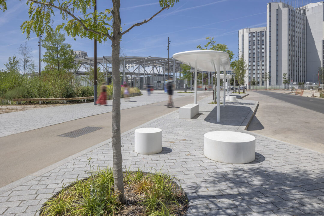 urbencea-reinventons-noes-espaces-de-vie-villejuif-ZAC-CAMPUS-GRAND-PARC-1-CHEMIN-MILITAIRE-abri-voyageurs-abris-vélos-acier