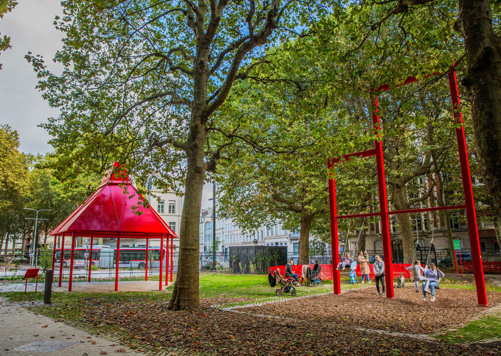 urbencea-reinventons-nos-espaces-de-vie-parc-marechal-leclerc-lille-aire-de-jeux-balancoire-kiosque-abri