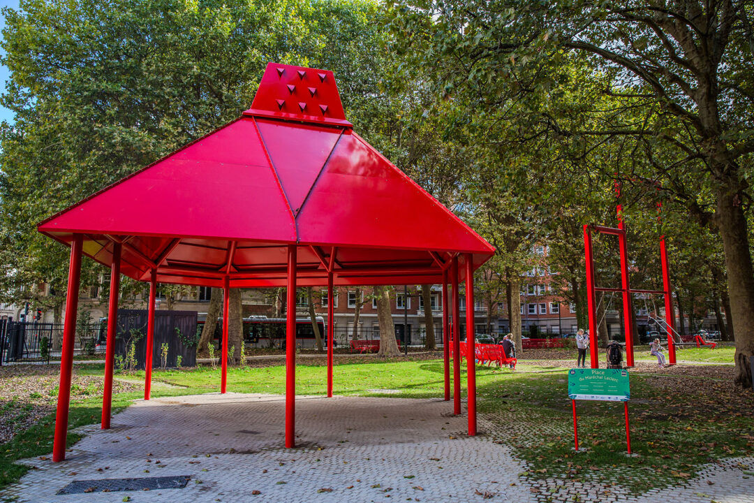 urbencea-reinventons-nos-espaces-de-vie-parc-marechal-leclerc-lille-aire-de-jeux-balancoire-kiosque-abri-structure-acier